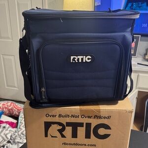 RTIC 28 can day cooler.